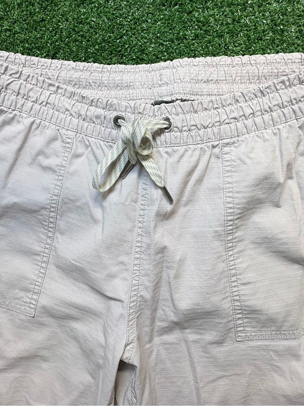 Vuori Ripstop Raw Hem Pants Womens Medium Khaki Ripstop Drawcord Stretch VW450 - Picture 2 of 12